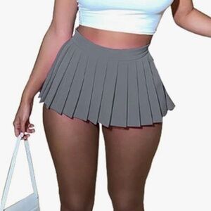 Stylish grey pleated mini skirt